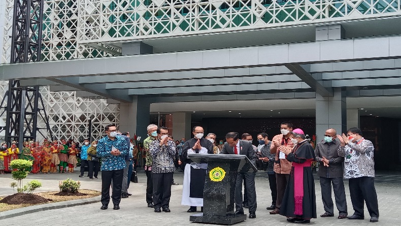 Ridwan Kamil Bisiki Presiden Jokowi, Pamer Capaian Vaksinasi di Jabar 83 Persen