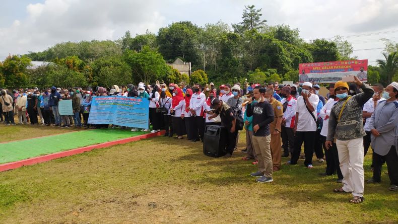 Buntut Kasus Pencabulan Guru Silat, Ratusan Warga Geruduk Mapolres Bangka Selatan