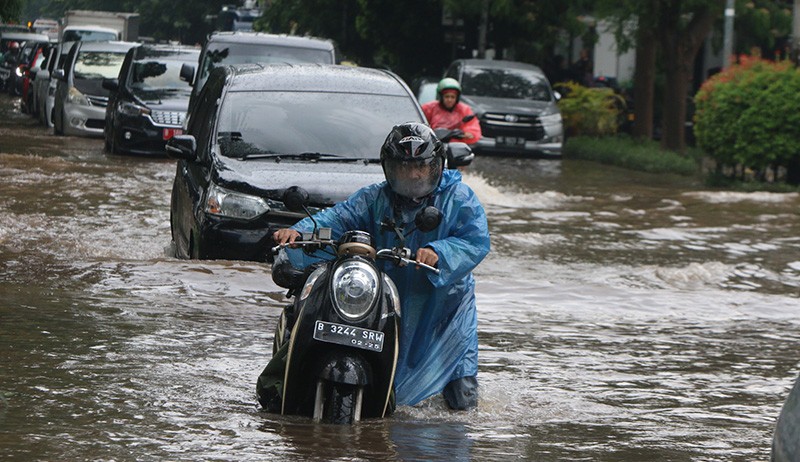 815 Warga Jakbar Mengungsi akibat Banjir