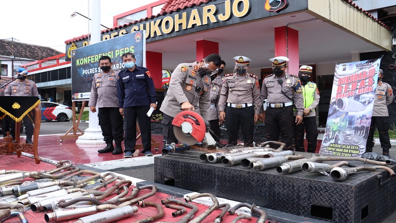 Polres Sukoharjo Musnahkan 134 Knalpot Brong yang Suaranya Bikin Bising 
