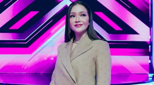 Bikin Pangling Penampilan Baru Maia Estianty di X-Factor, Netizen: Kok Mirip Anya Geraldine