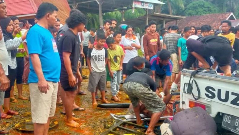 Truk Tangki CPO Hajar Mobil dan Motor di Dharmasraya, 2 Warga Tewas