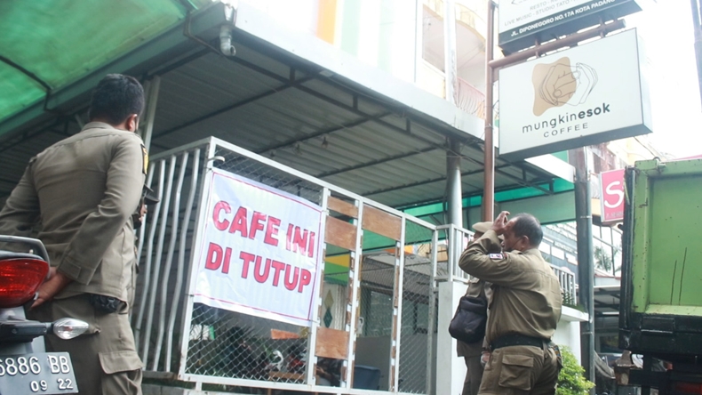 Diduga Membandel, Kafe Mungkin Esok di Padang kembali Ditutup Satpol PP