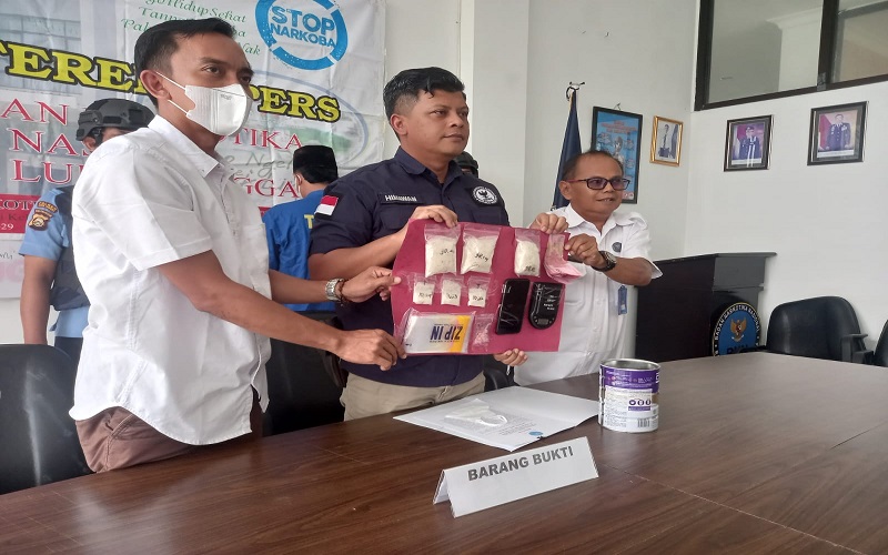 Tangkap Pengedar Narkoba, BNN Lubuklinggau Temukan Sabu di Kaleng Susu Anak 