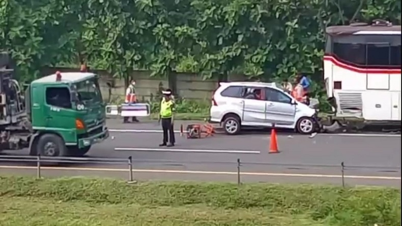 Ini Kronologi Kecelakaan di Tol Cipali Subang, Bus Berhenti di Bahu Jalan