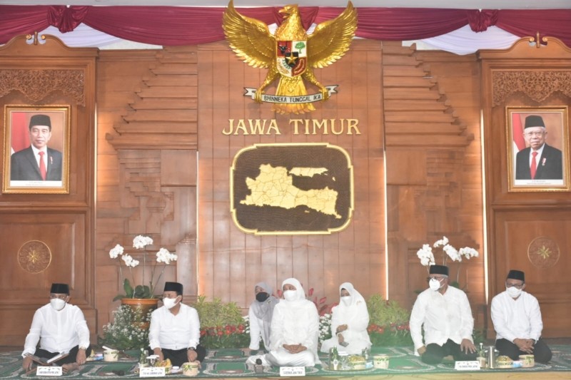 Salawat dan Yatiman Bergema di Gedung Grahadi, Khofifah: Kita Berharap Barokah