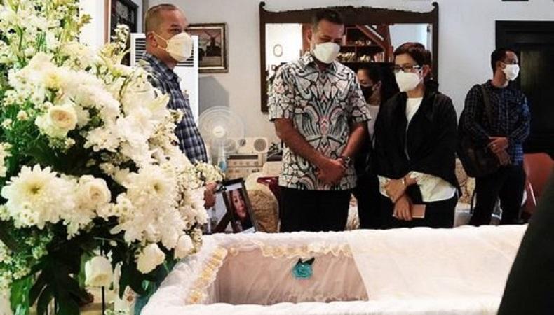 Momen Musa Rajekshah Melayat ke Rumah Nurul Arifin yang Berduka Kehilangan Putrinya Maura
