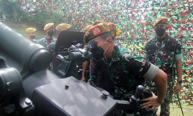 Cek Kesiapan Prajurit dan Alutsista Yonarmed, Danpussenarmed: Kuasai Penuh Meriam 105 MM 