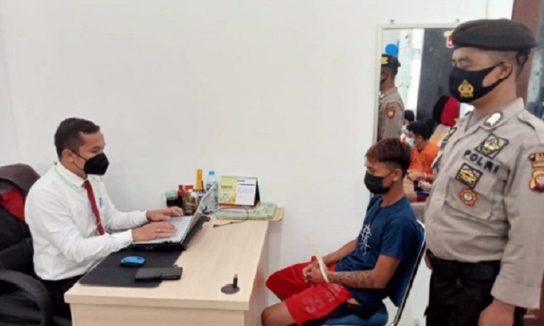 Dobrak Pintu Kamar, Orang Tua di Sekadau Pergoki Anak Gadisnya Dicabuli Pemuda