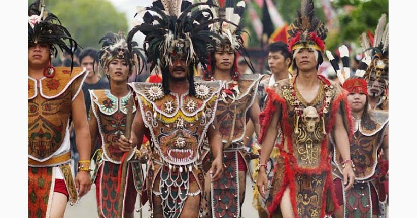 Suku Dayak, Asal Usul, dan Kebiasaannya