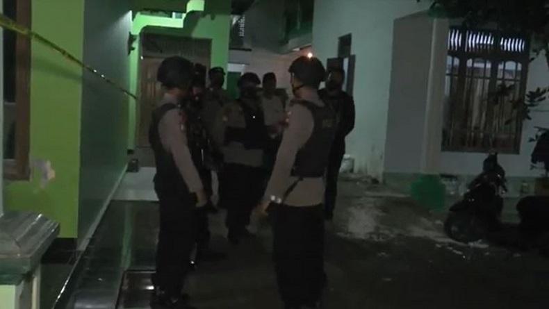  Bubuk Mercon dan Belerang Sisa Ledakan di Ponpes Darul Masyruh Grobogan Dibakar di Lapangan 