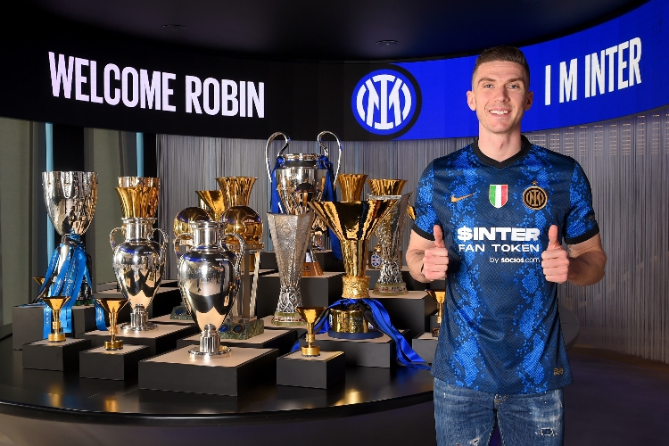 Resmi Gabung Inter Milan, Robin Gosens Ingin Lewat Rekor Gol Legenda Nerrazurri