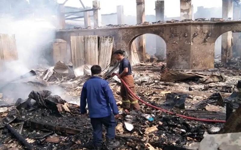 Pasar Sidayu Gresik Kebakaran, 200 Lapak Pedagang Hangus 
