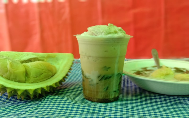 Mencicipi Segarnya Es Cincau Duren di Talang Kelapa 