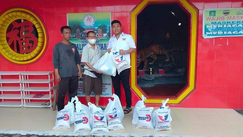Sambut Imlek, Perindo Langkat Bagikan Bingkisan ke Masyarakat Tionghoa