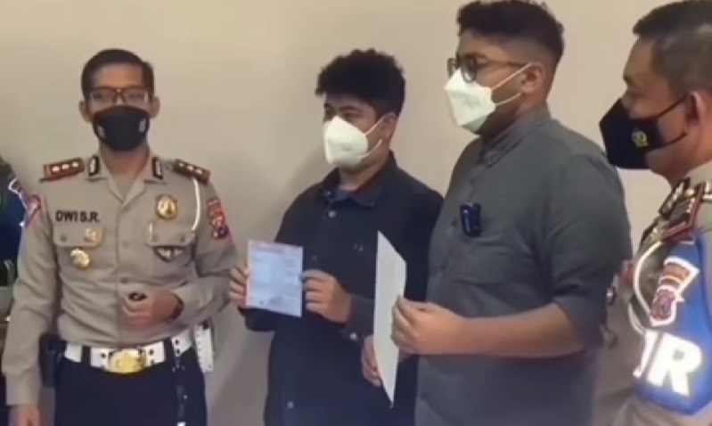Viral Pengendara Motor Masuk Tol Tanpa Helm, Polisi: Sudah Kami Sanksi 