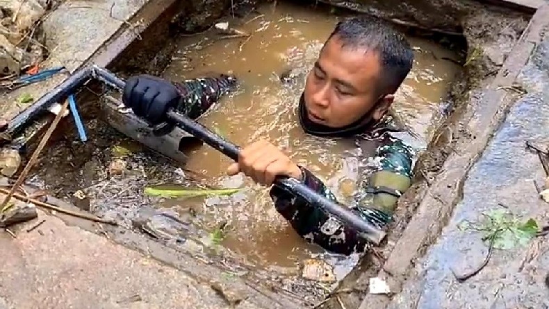Prajurit TNI Masuk Got dari Kodam Siliwangi Ini Dapat Penghargaan dari KSAD