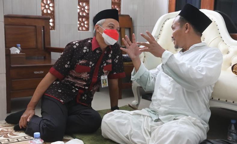  Dikunjungi Ganjar, Gus Baha: Wah Aku Ketekan Mantu Kiai Iki