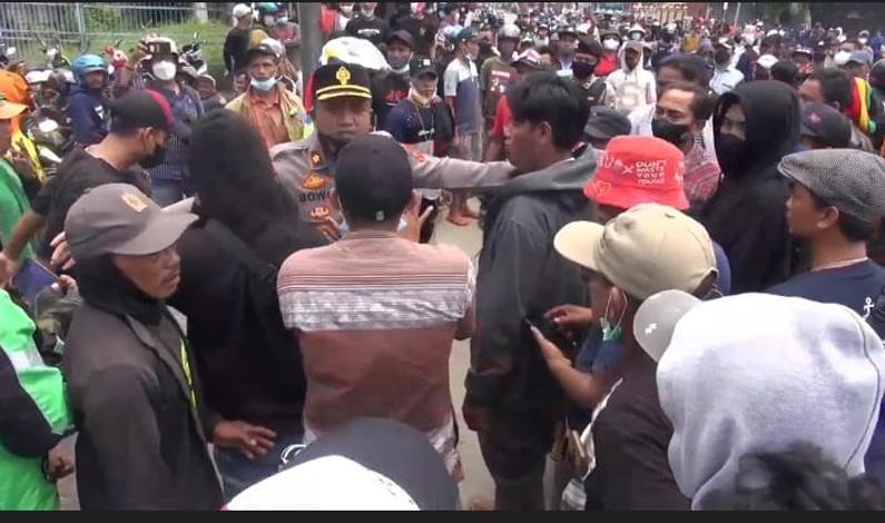 Blokir Jalur Pantura, Ribuan Nelayan di Tegal Bersitegang dengan Polisi