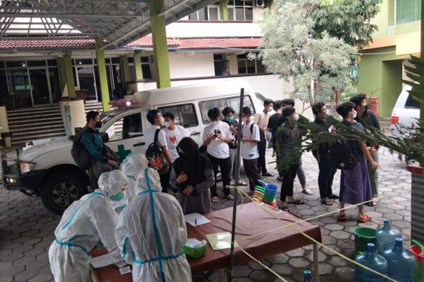 Lagi 16 Siswa Al Azhar Dievakuasi ke Isoter, Total Ada 74 yang Positif Covid-19