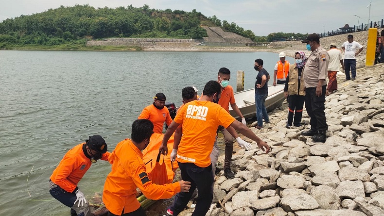 Rembang Gempar, Sesosok Mayat Mengapung di Embung Lodan 