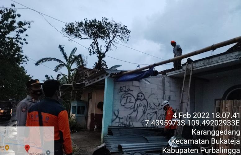 Angin Kencang Terjang Purbalingga, Puluhan Rumah Rusak dan Pohon Tumbang