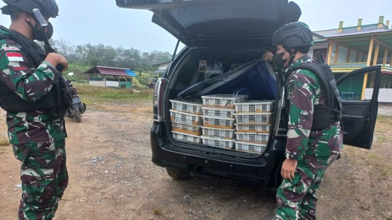 Satgas Pamtas Entikong Gagalkan Penyelundupan 350 Ekor Burung Kacer dari Malaysia