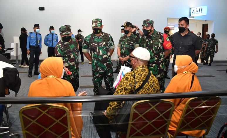 Sidak Kedatangan PPLN di Terminal 3 Bandara Soetta, Ini yang Dilakukan Pangdam Jaya 