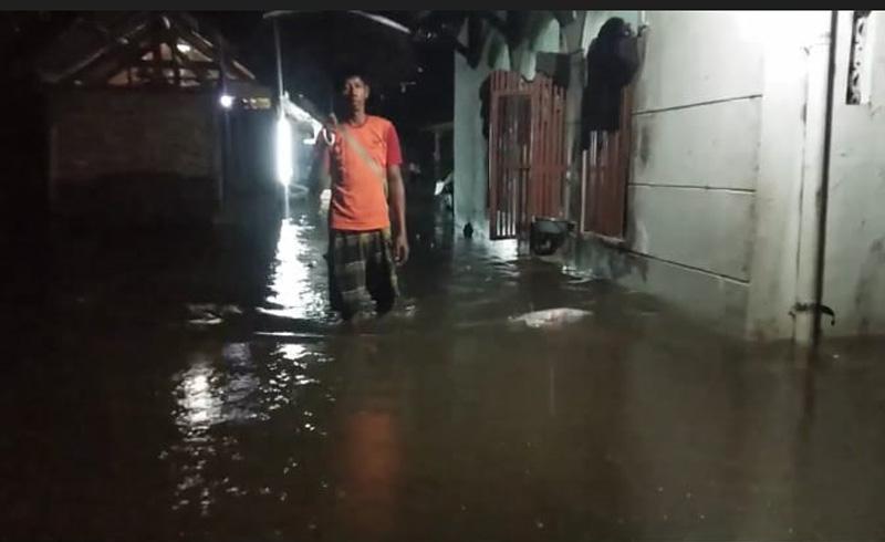 Banjir di Pekalongan Masih Tinggi, Ratusan Warga Bertahan di Pengungsian