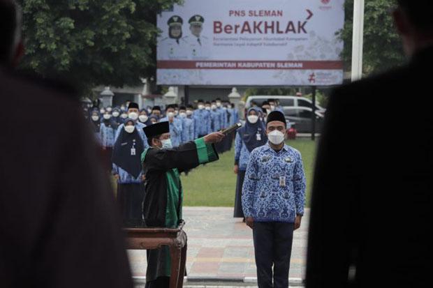 647 CPNS Sleman Dimbil Sumpahnya dan Terima SK Pengangkatan
