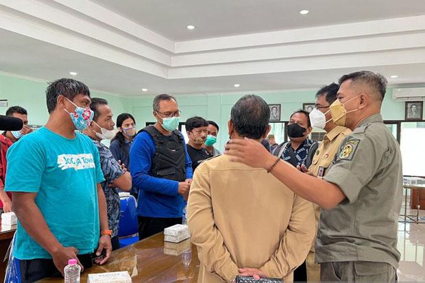  Kehilangan Pekerjaan, Puluhan Pendorong Gerobak PKL Malioboro Mengadu ke Pemkot Yogya