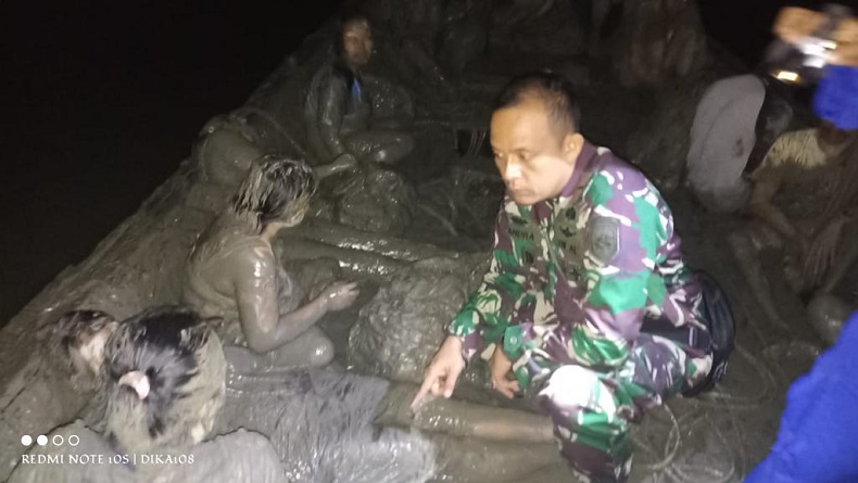 Tangkap Kapal Penyelundup, TNI AL Temukan PMI Ilegal Berlumuran Lumpur