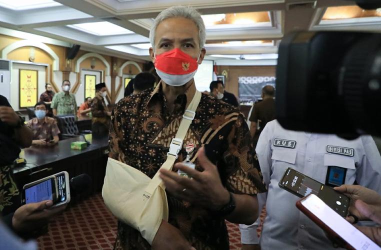 Tangan Patah Tulang Bengkak, Ini yang Dirasakan Ganjar