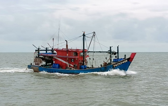 KKP Tangkap Kapal Pencuri Ikan Berbendera Malaysia di Selat Malaka