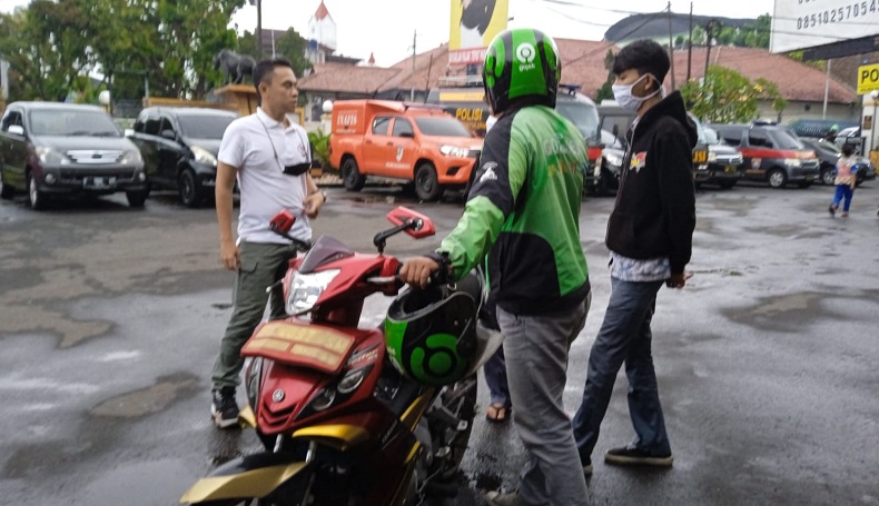  Pengemudi Ojol Gagalkan Aksi Curanmor di Sukabumi, Kejar Pelaku di Gang Sempit