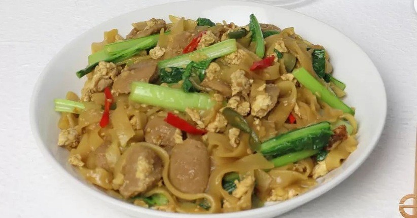 Cara Membuat Kwetiau Goreng dengan Bumbu Sederhana, Kenyal Bikin Nagih