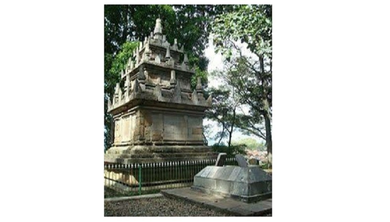 Misteri Candi Peninggalan Mataram Kuno Berdampingan dengan Makam Islam di Garut