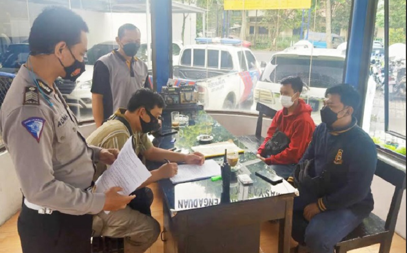 Gegara Helm, Pria di Malang Terungkap Palsukan Dokumen Penting lalu Ditangkap Polisi
