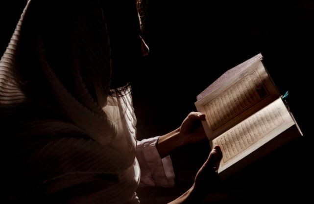 Surat Al-Baqarah Ayat 282: Arab, Latin, Terjemahan, dan Tafsir