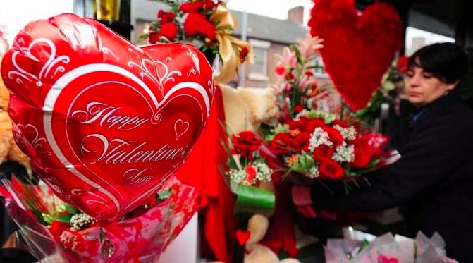  7 Perayaan Valentine Paling Heboh di Dunia, Ada Negara yang Rela Sponsori Pernikahan Para Pasangan Muda Loh!