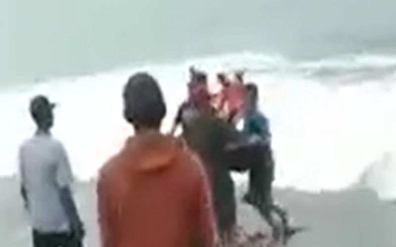 Kronologi Ritual Maut di Pantai Payangan, Warga sempat Ingatkan Ombak Tinggi