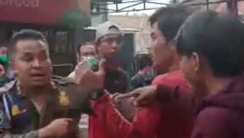 Gegara Mobil Senggolan, Anggota Satpol PP Dikeroyok Sopir Angkot di Bintaro