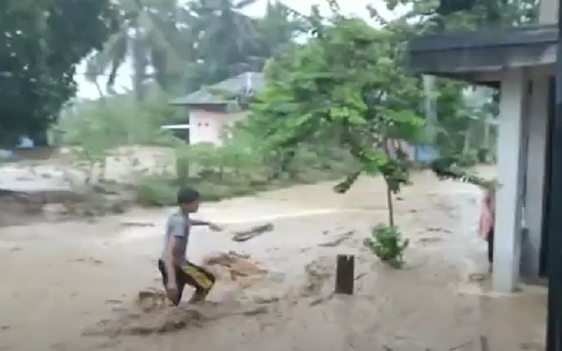 Banjir Bandang di Pasaman, Warga Berlarian Selamatkan Diri