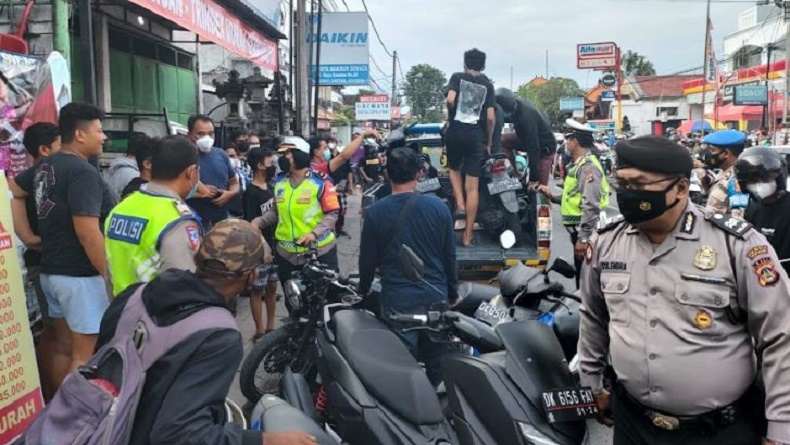 Aksi Konvoi Geng Motor di Denpasar Resahkan Pengguna Jalan, 18 Orang Diamankan