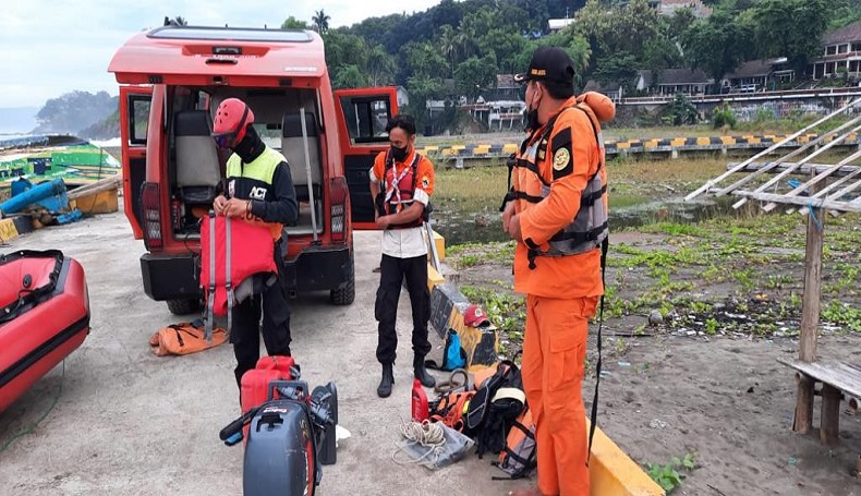 KM Rancunit Terbalik di Pantai Karangsari Sukabumi, Nakhoda Tewas
