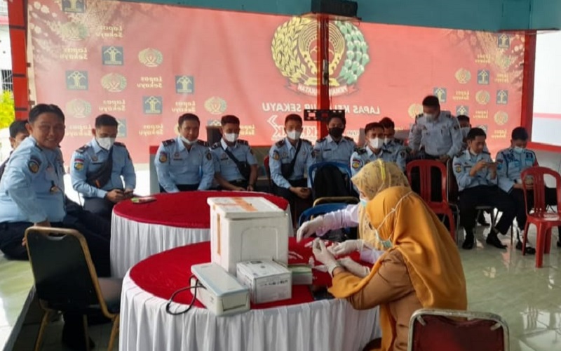 Puluhan Petugas Lapas Sekayu Dapat Suntikan Vaksin Booster 
