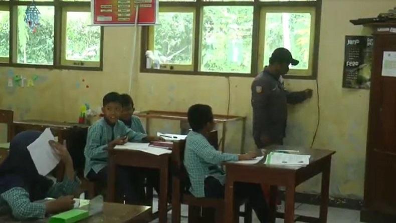 Bangunan Sekolah Retak Akibat Tanah Bergerak di Wonosobo, Siswa Cemas saat Belajar 