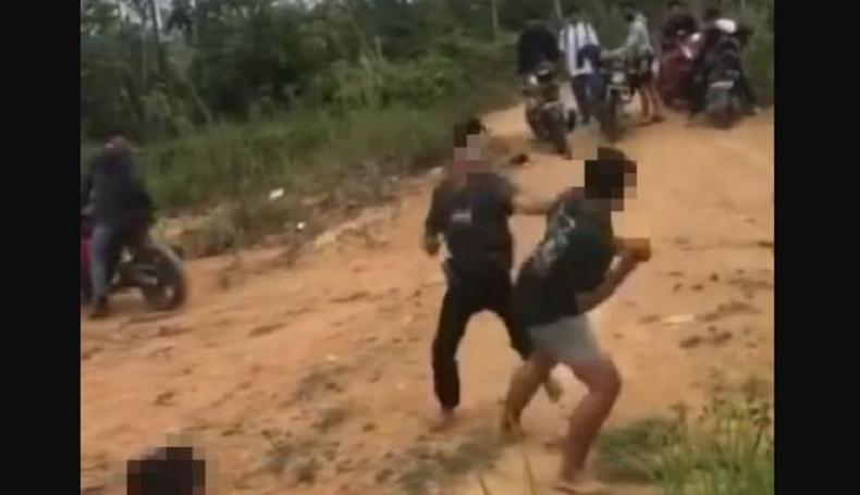 Viral Duel Pelajar di Barito Utara Ditonton Belasan Teman, Berawal dari Saling Ejek