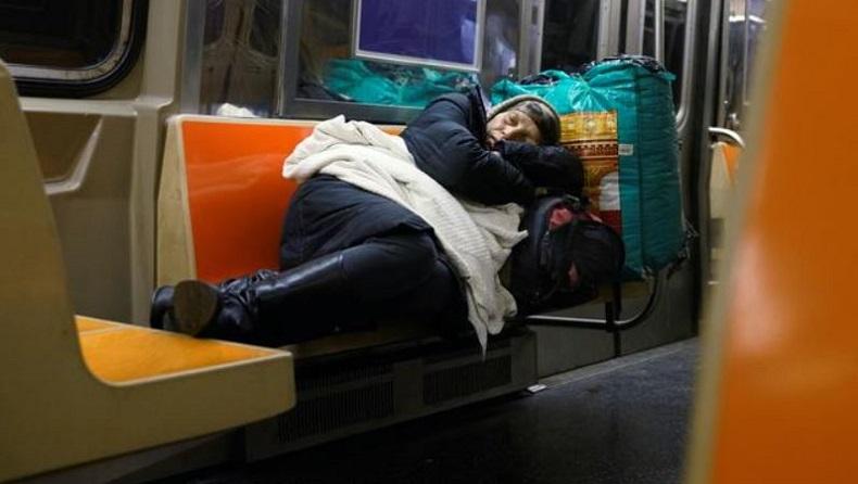 New York Larang Tunawisma dan Orang dengan Gangguan Jiwa Gunakan Kereta Api Bawah Tanah