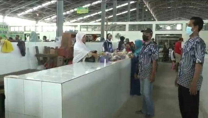 Pedagang Tahu Tempe di Kendal Mogok Berjualan, Primkopti Sweeping Pasar 